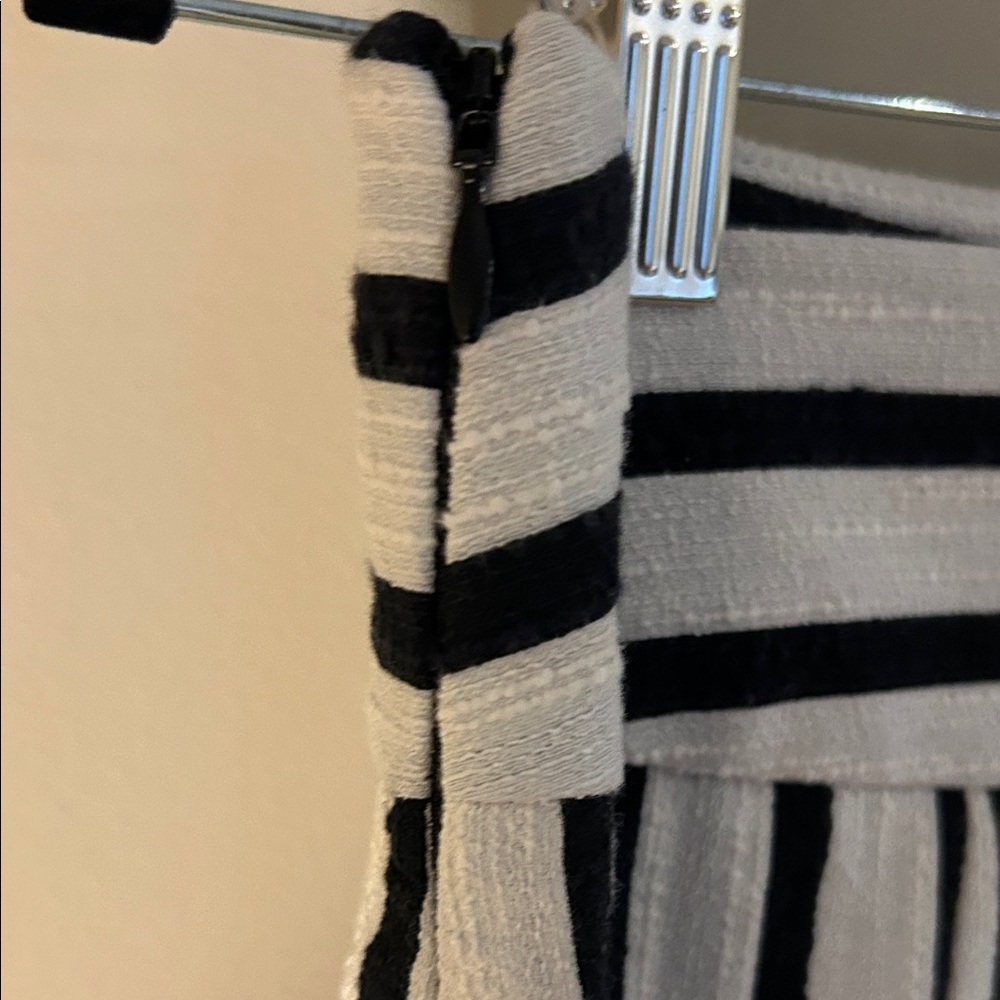 Ann Taylor Striped Black and White Women's Skirt Size 8 - Picture 4 of 6